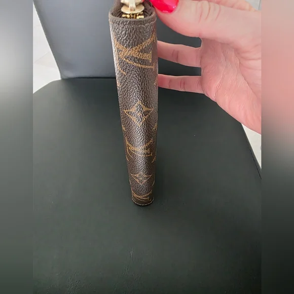 Authentic Louis Vuitton Zippy Monogram Wallet - Picture 4 of 8